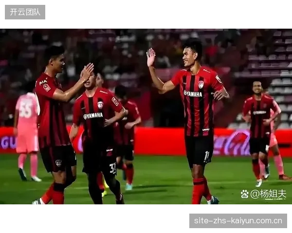 火爆的凤凰山主场氛围成为蓉城战绩保障，强大主场优势弥补客场阵容轮换影响。
